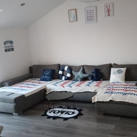 Angella Apartment Дуги Рат Екстериор снимка