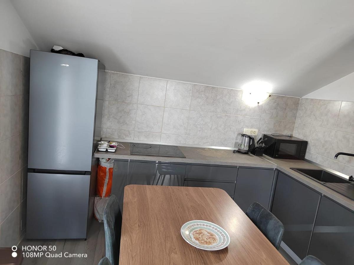 Angella Apartment Дуги Рат Екстериор снимка