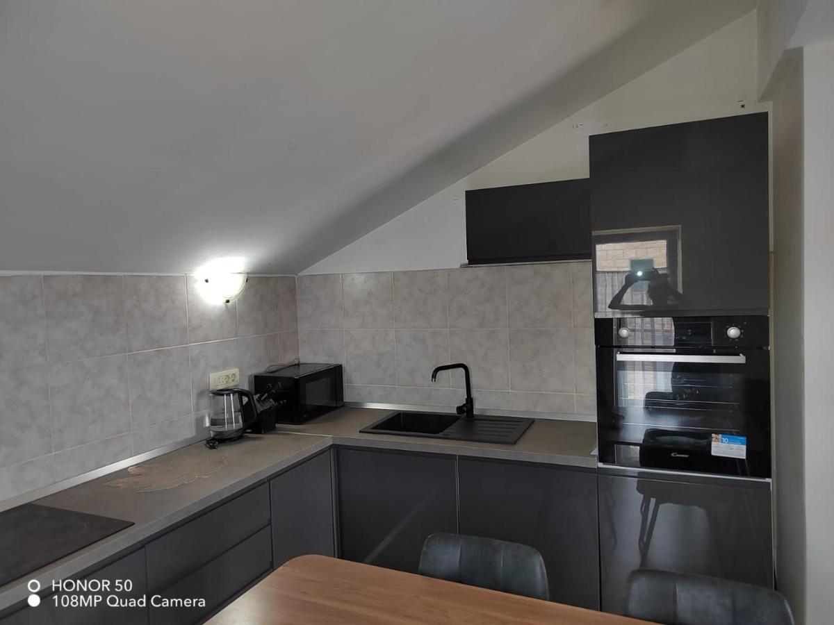 Angella Apartment Дуги Рат Екстериор снимка