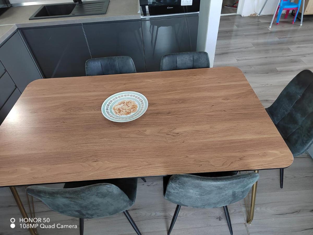 Angella Apartment Дуги Рат Екстериор снимка