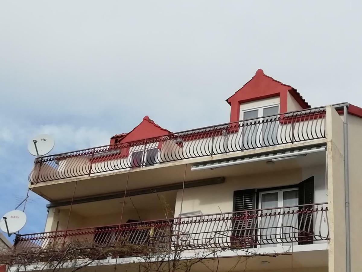Angella Apartment Дуги Рат Екстериор снимка