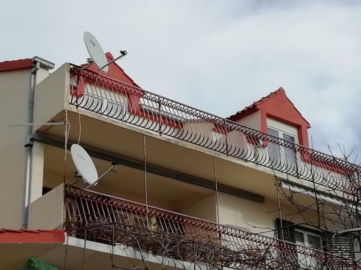 Angella Apartment Дуги Рат Екстериор снимка