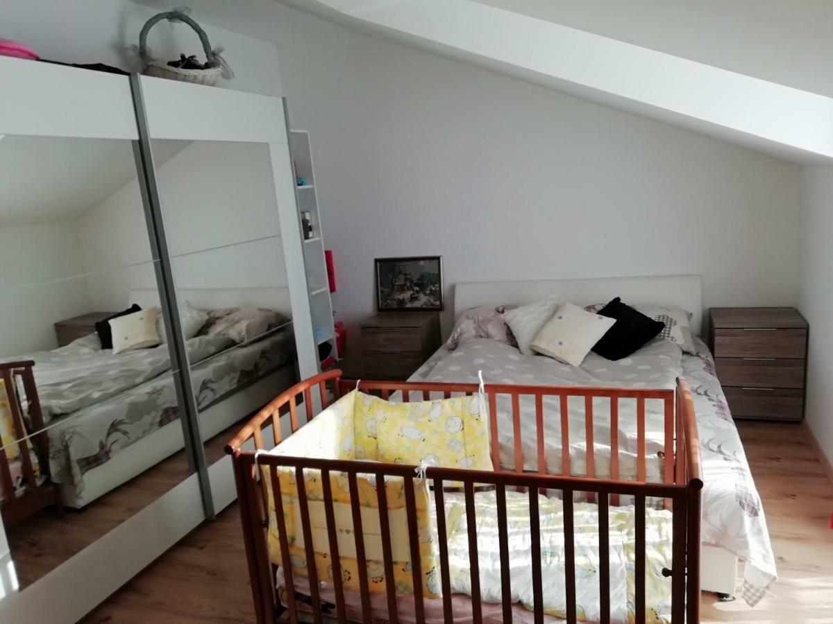 Angella Apartment Дуги Рат Екстериор снимка