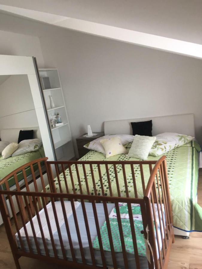 Angella Apartment Дуги Рат Екстериор снимка