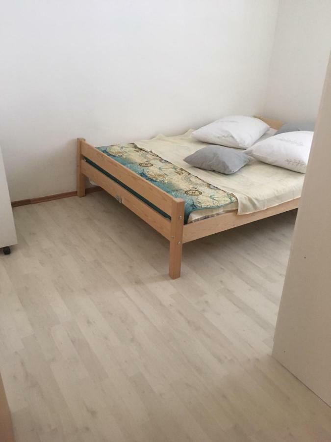 Angella Apartment Дуги Рат Екстериор снимка