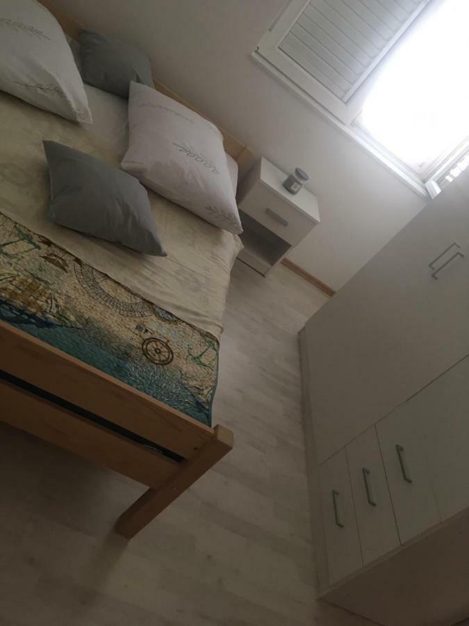 Angella Apartment Дуги Рат Екстериор снимка